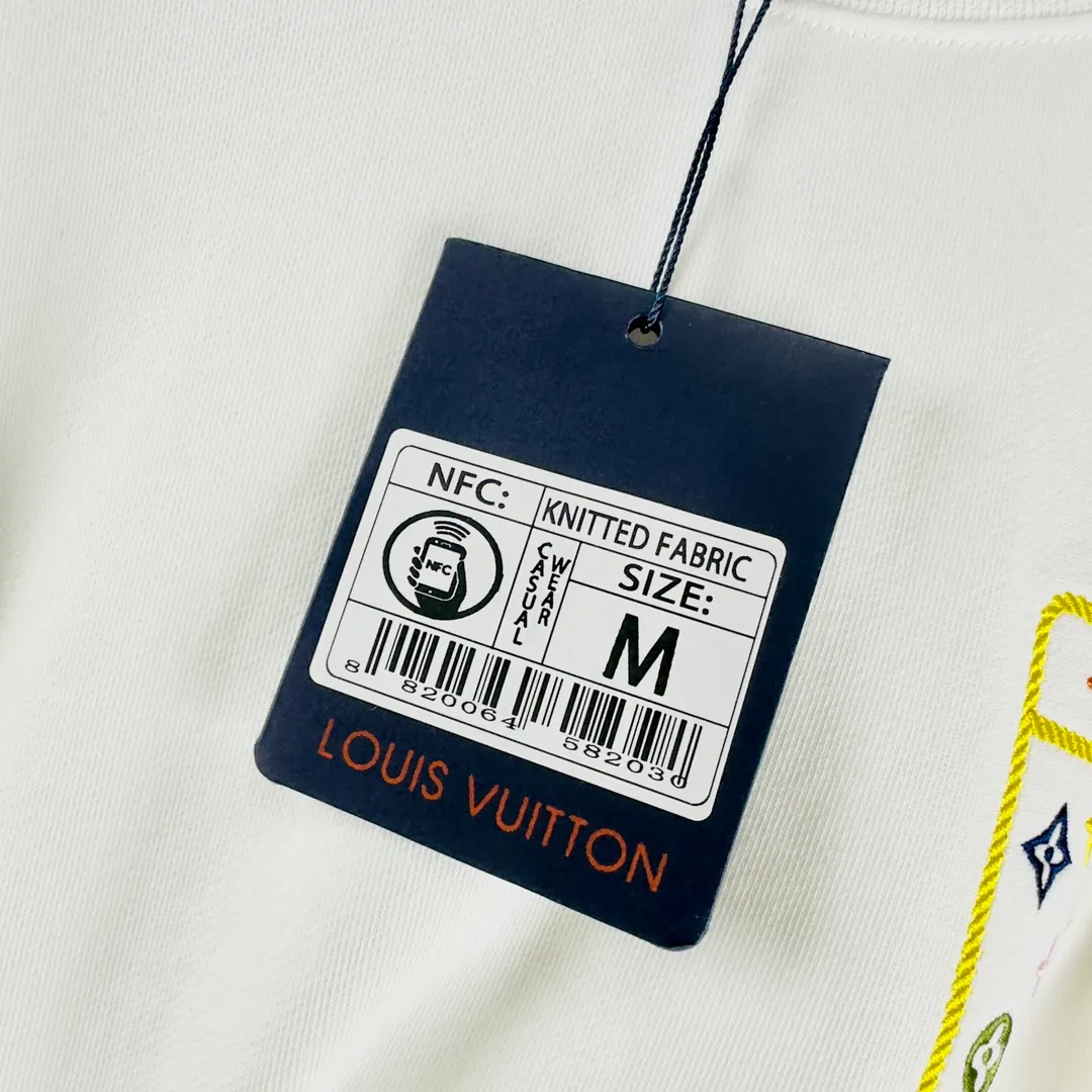🅿️320 Brand: Louis Vuitton🤳𝗟𝗩 Fabric: ☑️Made of 440g double-strand pure cotton terry👕 Fabric: ☑️Thread with 1*1 double yarn thread. 🔜Comes with dyeing in the same tank. Craftsmanship: ☑️The embroidery uses 3D three-dimensional embroidery technology, 🇧🇫The original computer scan and print is restored 1:1. The pattern is clear and the needle count is dense. It is a rare high-end product on the market! 🇲🇩All three standards are complete! Size: ☑️S 〰️M 〰️L 〰️XL 〰️XXL